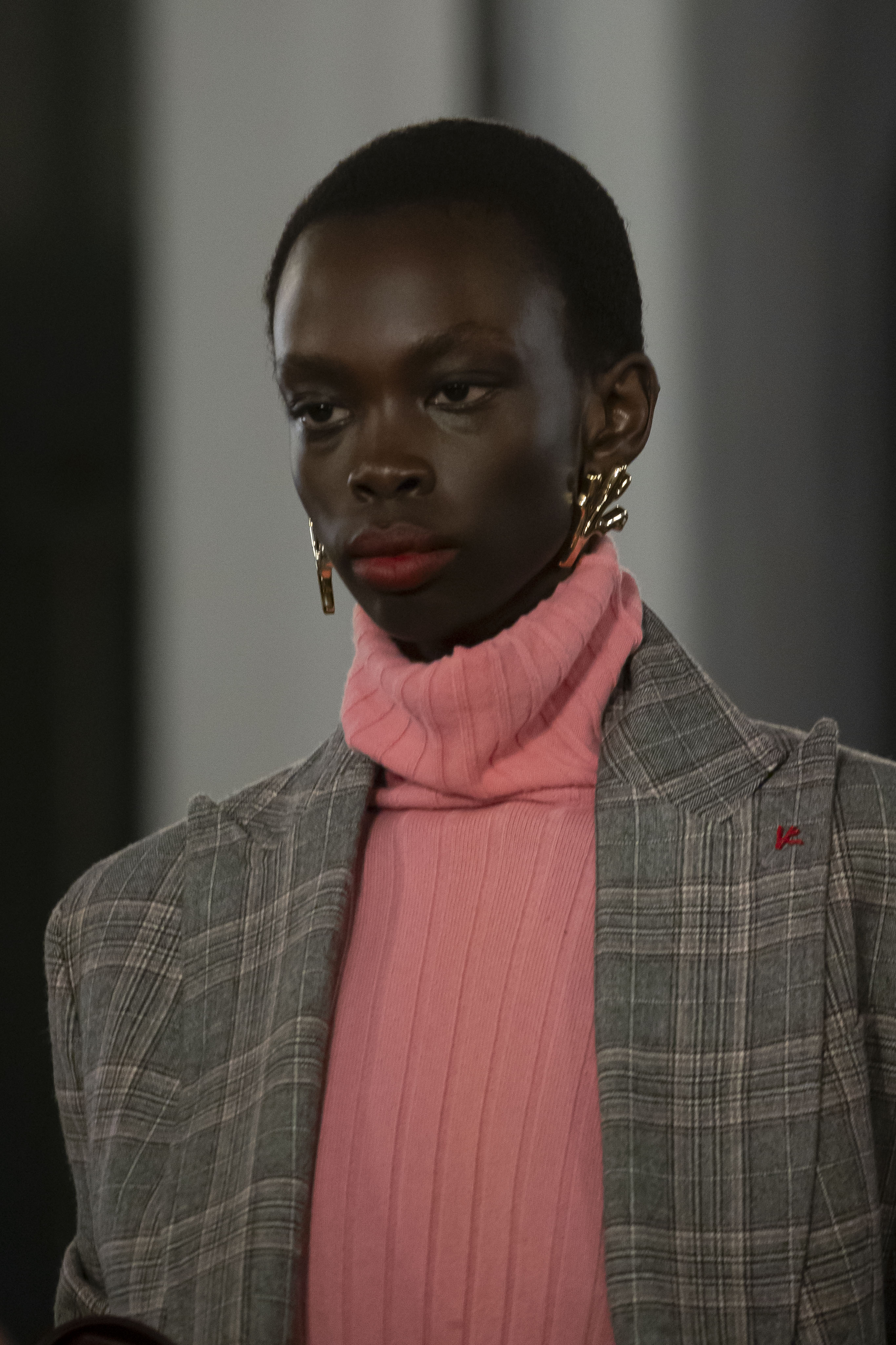 ISAIA_019_FW25_details.jpg?