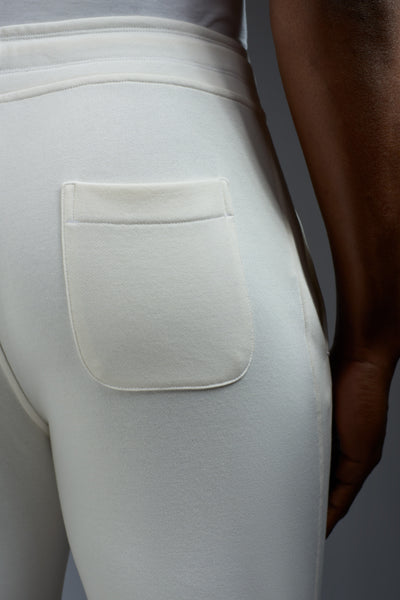 MP0052_000_J0372_000-media-4